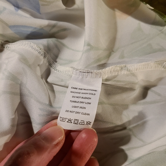 Light floaty flower dress - Picture 9 of 9